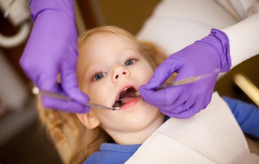 Young girl at the dentist