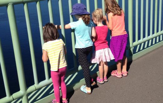 Family-hike-tacoma-narrows-bridge-fun-with-kids