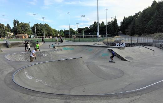 Woodland Park skate bowl by Green Lake kids skateboarding and scooting best skate parks for kids around Seattle